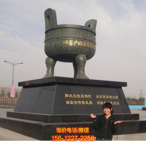 仿古青銅雕塑，點(diǎn)綴廣場(chǎng)美景