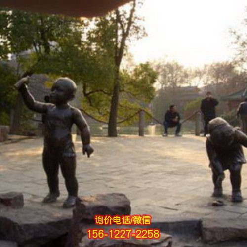 玻璃鋼人物雕塑，為廣場增添靈動之美