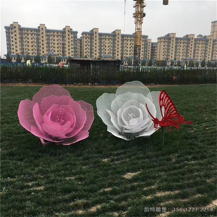 公園鏤空花朵雕塑 宛若花開(kāi)一般散發(fā)著迷人的光芒