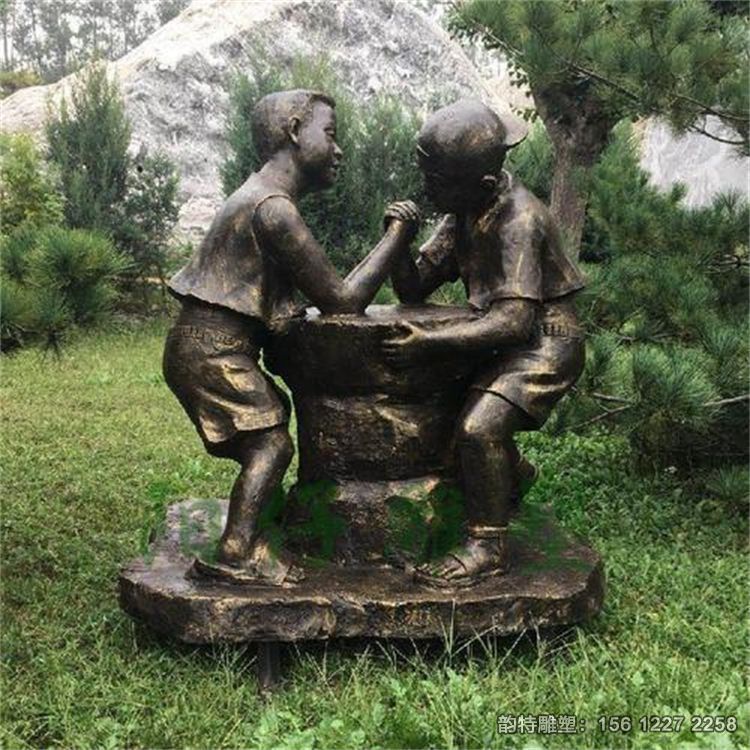 玻璃鋼童趣主題雕塑,兩個(gè)小孩掰手腕雕塑 玻璃鋼童趣主題雕塑,兩個(gè)小孩掰手腕雕塑